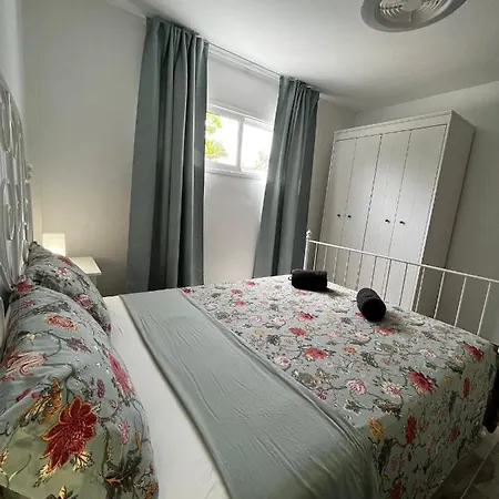 La Nina Bonita Costa De Antigua